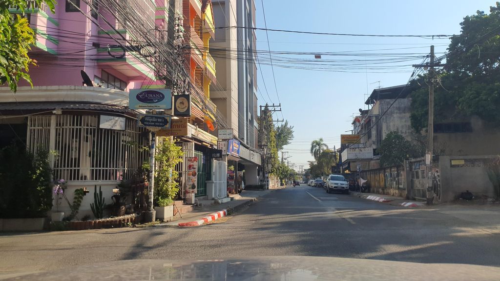 ภาพถนนตรงที่ Double T Travel ตั้งอยู่ ถ่ายโดย jrcarlsen พ.ศ. 2565 (2022) · A street-level view of where Double T Travel stands, by jrcarlsen in 2565 (2022)