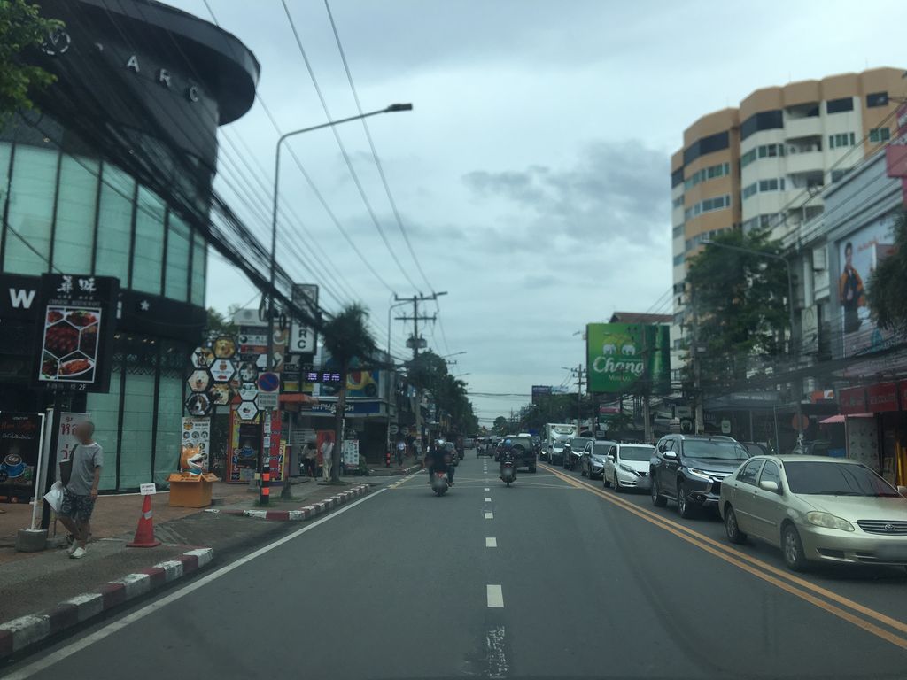 ภาพถนนตรงที่ Ce Clinic - ซีคลินิค by Celene ตั้งอยู่ ถ่ายโดย wapriz พ.ศ. 2561 (2018) · A street-level view of where Ce Clinic - ซีคลินิค by Celene stands, by wapriz in 2561 (2018)