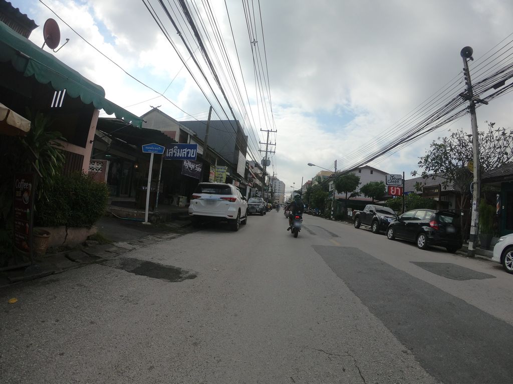 ภาพถนนตรงที่ The Alien Vintage Shop Design and Studio ตั้งอยู่ ถ่ายโดย chanuwath_grab พ.ศ. 2562 (2019) · A street-level view of where The Alien Vintage Shop Design and Studio stands, by chanuwath_grab in 2562 (2019)