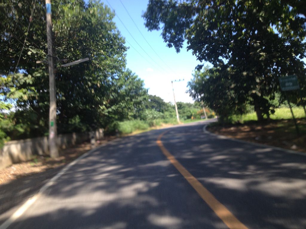 ภาพถนนตรงที่ ลาบบ้านสวน ตั้งอยู่ ถ่ายโดย jimwatana พ.ศ. 2558 (2015) · A street-level view of where ลาบบ้านสวน · Lapbansuan stands, by jimwatana in 2558 (2015)