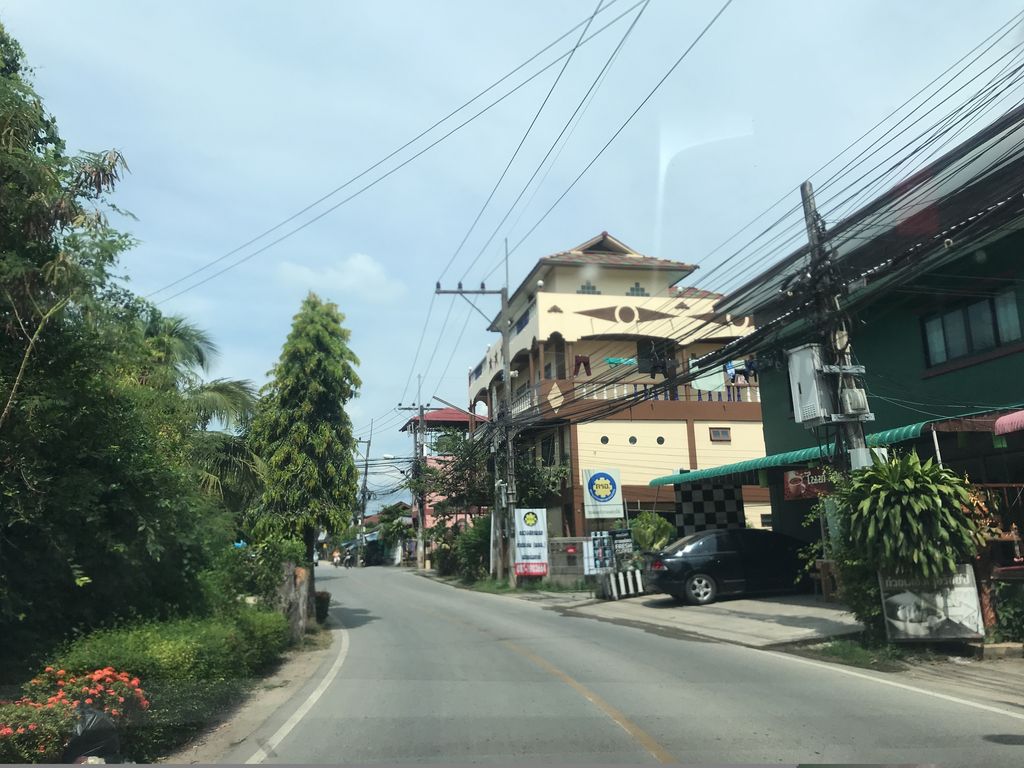 ภาพถนนตรงที่ สำนักงานทนายความเทวศิริ ลอว์ ทนายความ เชียงใหม่ ตั้งอยู่ ถ่ายโดย prasert พ.ศ. 2561 (2018) · A street-level view of where สำนักงานทนายความเทวศิริ ลอว์ ทนายความ เชียงใหม่ · Samnakngan Thanaikhwam Theo Siri Lo Thanaikhwam Chiang Mai stands, by prasert in 2561 (2018)