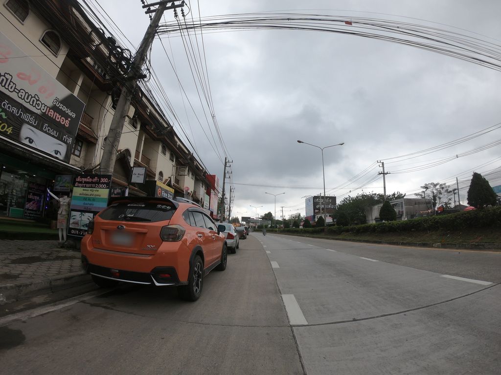 ภาพถนนตรงที่ Jalusion Art & Fashion ตั้งอยู่ ถ่ายโดย chanuwath_grab พ.ศ. 2562 (2019) · A street-level view of where Jalusion Art & Fashion stands, by chanuwath_grab in 2562 (2019)