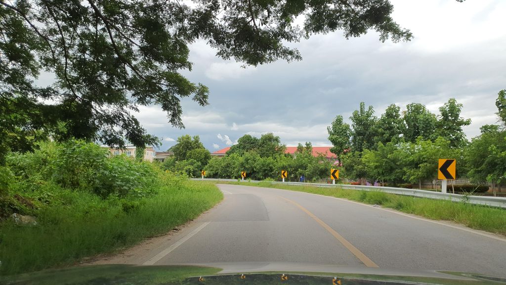 ภาพถนนตรงที่ อู่มิตรยนต์ ตั้งอยู่ ถ่ายโดย jrcarlsen พ.ศ. 2564 (2021) · A street-level view of where อู่มิตรยนต์ · Umitrayon stands, by jrcarlsen in 2564 (2021)