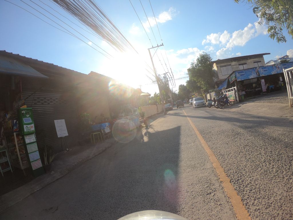 ภาพถนนตรงที่ Daruma Kitchen Chiangmai ตั้งอยู่ ถ่ายโดย chanuwath_grab พ.ศ. 2562 (2019) · A street-level view of where Daruma Kitchen Chiangmai stands, by chanuwath_grab in 2562 (2019)