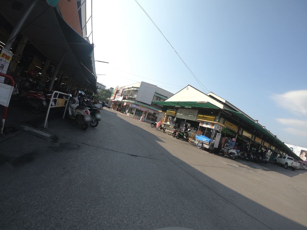ภาพถนนตรงที่ Kolae กอและ ตั้งอยู่ ถ่ายโดย chanuwath_grab พ.ศ. 2562 (2019) · A street-level view of where Kolae กอและ stands, by chanuwath_grab in 2562 (2019)
