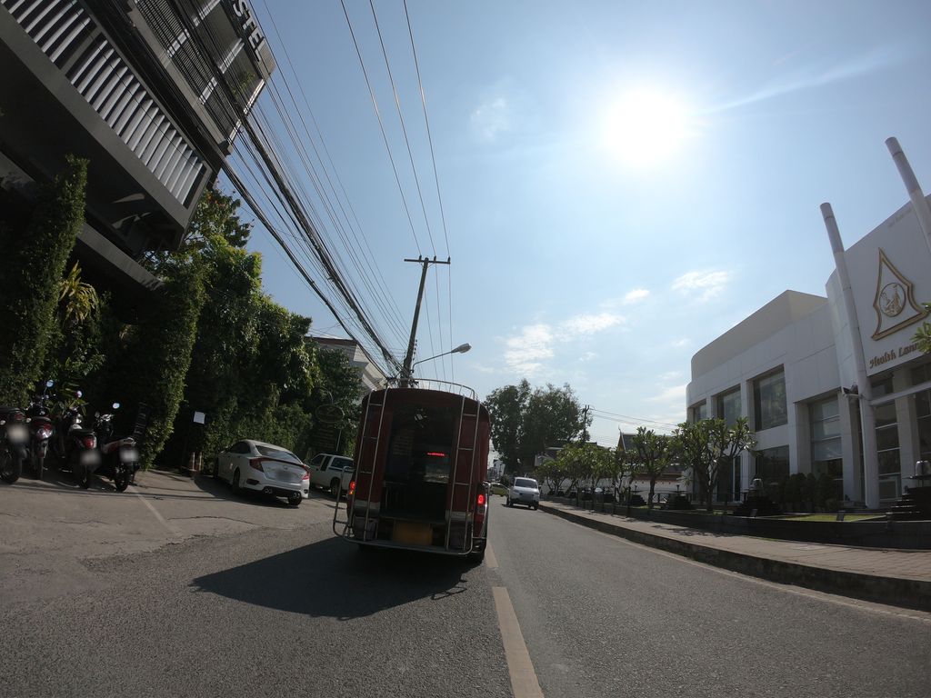 ภาพถนนตรงที่ Elephant Highlands Project ตั้งอยู่ ถ่ายโดย chanuwath_grab พ.ศ. 2562 (2019) · A street-level view of where Elephant Highlands Project stands, by chanuwath_grab in 2562 (2019)