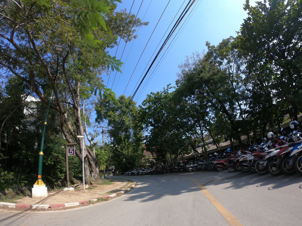 ภาพถนนตรงที่ คณะบริหารธุรกิจ (Faculty of Business Administration) ตั้งอยู่ ถ่ายโดย chanuwath_grab พ.ศ. 2562 (2019) · A street-level view of where คณะบริหารธุรกิจ (Faculty of Business Administration) stands, by chanuwath_grab in 2562 (2019)