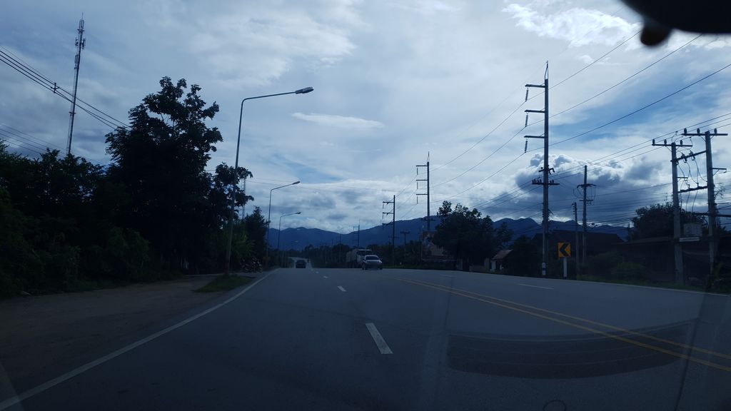 ภาพถนนตรงที่ ร้านลุงอ้วน ตั้งอยู่ ถ่ายโดย silamanee พ.ศ. 2561 (2018) · A street-level view of where ร้านลุงอ้วน · Ran Lung Uan stands, by silamanee in 2561 (2018)