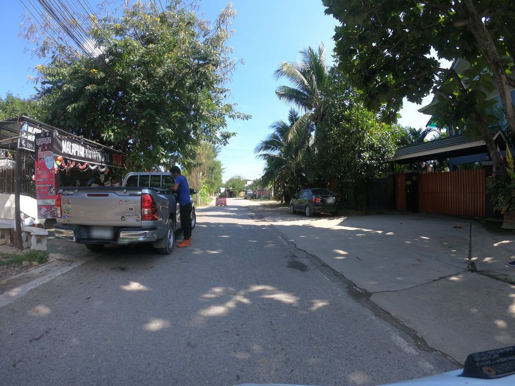 ภาพถนนตรงที่ Malapvan ตั้งอยู่ ถ่ายโดย chanuwath_grab พ.ศ. 2562 (2019) · A street-level view of where Malapvan stands, by chanuwath_grab in 2562 (2019)