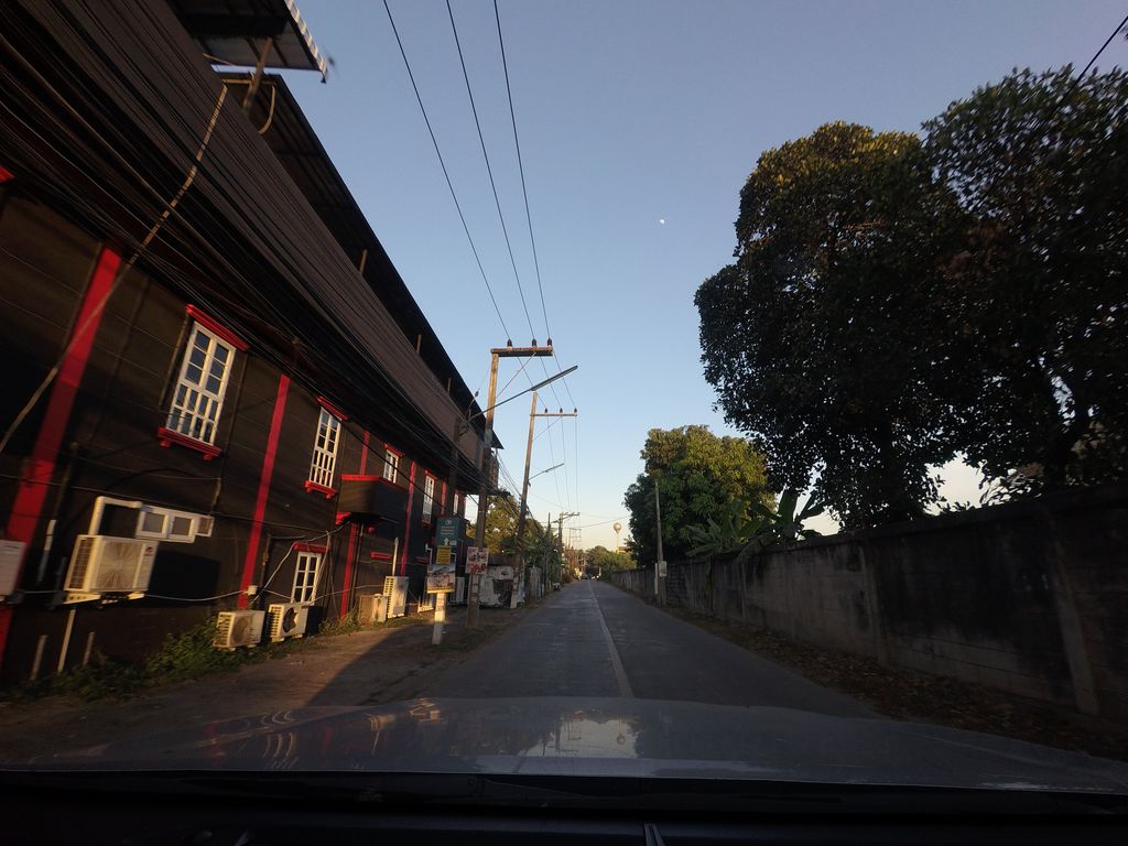 ภาพถนนตรงที่ Twenty karaoke Chiangmai ตั้งอยู่ ถ่ายโดย mishari พ.ศ. 2563 (2020) · A street-level view of where Twenty karaoke Chiangmai stands, by mishari in 2563 (2020)