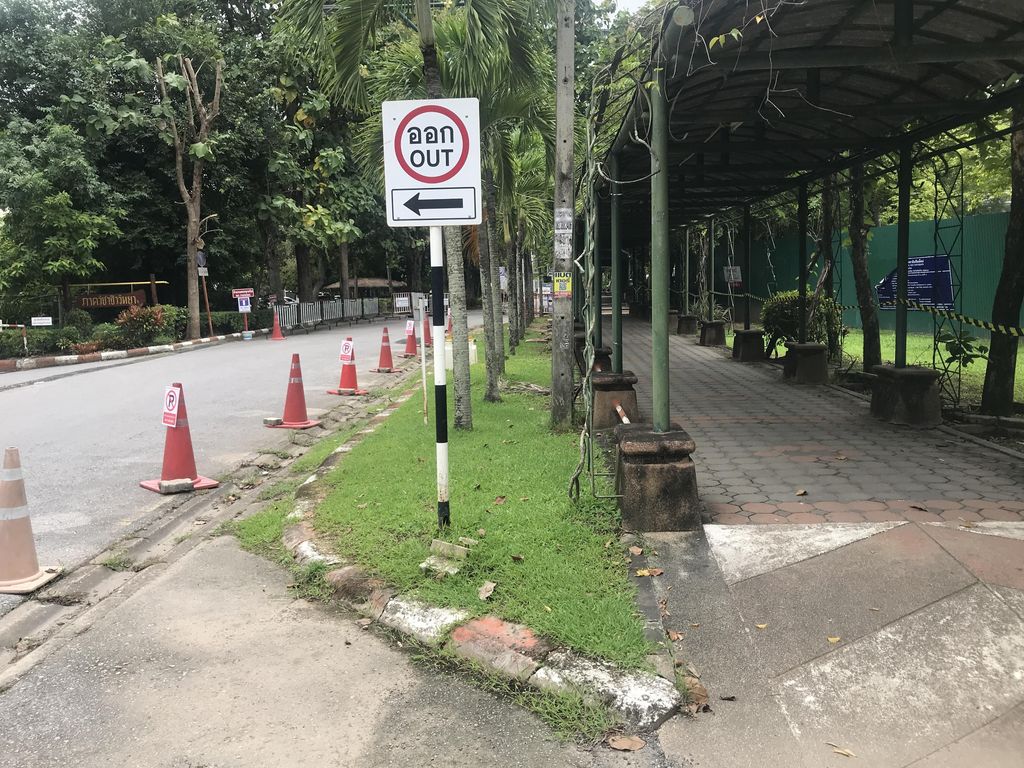 ภาพถนนตรงที่ Registration Office ตั้งอยู่ ถ่ายโดย scramhorn พ.ศ. 2565 (2022) · A street-level view of where Registration Office stands, by scramhorn in 2565 (2022)