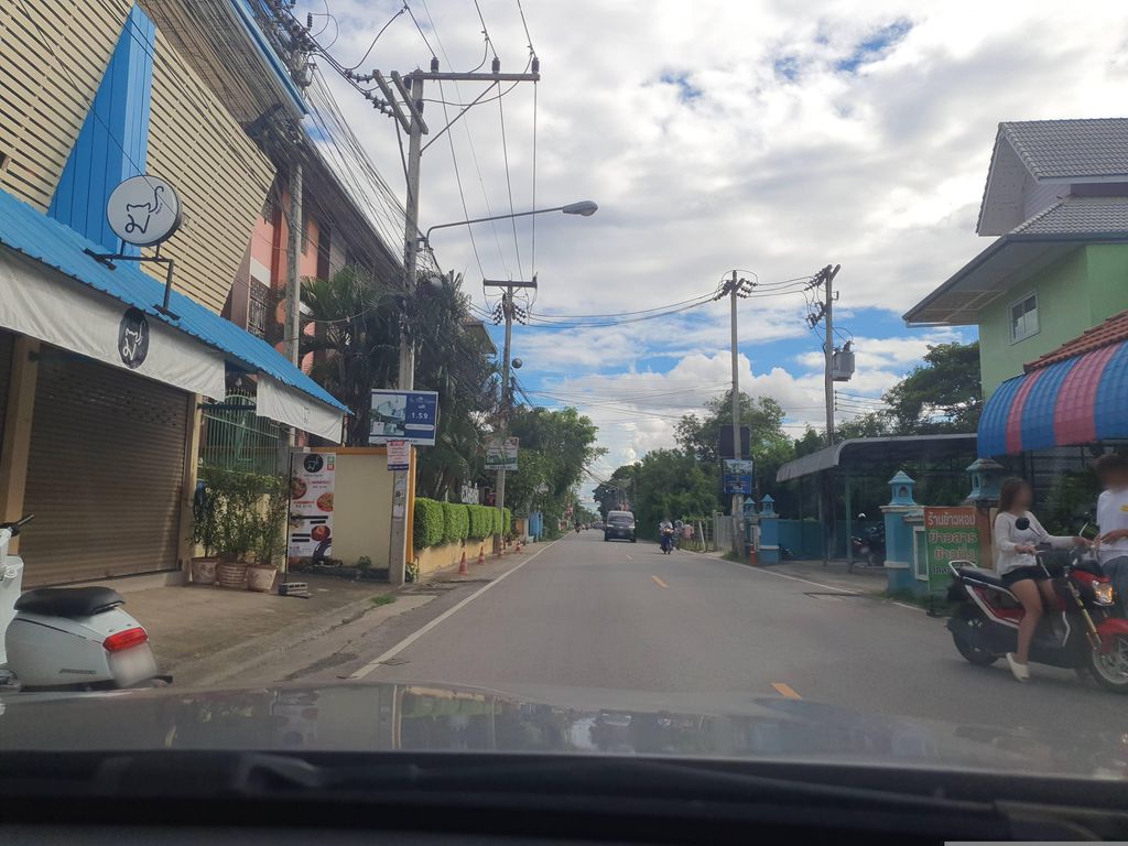ภาพถนนตรงที่ Faculty of Science, Maejo University ตั้งอยู่ ถ่ายโดย jrcarlsen พ.ศ. 2566 (2023) · A street-level view of where Faculty of Science, Maejo University stands, by jrcarlsen in 2566 (2023)