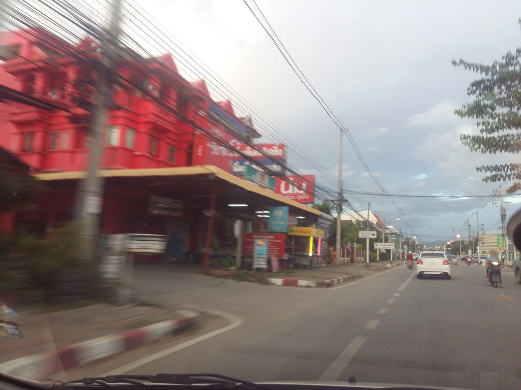 ภาพถนนตรงที่ Chim Coffee ตั้งอยู่ ถ่ายโดย noochjaree พ.ศ. 2561 (2018) · A street-level view of where Chim Coffee stands, by noochjaree in 2561 (2018)