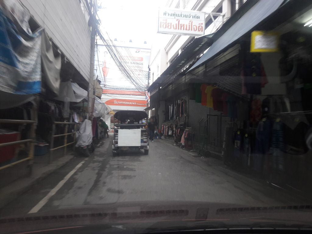 ภาพถนนตรงที่ เจ ซี คอลเลคชั่น ตั้งอยู่ ถ่ายโดย ratchaphat พ.ศ. 2561 (2018) · A street-level view of where เจ ซี คอลเลคชั่น · J C Collection stands, by ratchaphat in 2561 (2018)