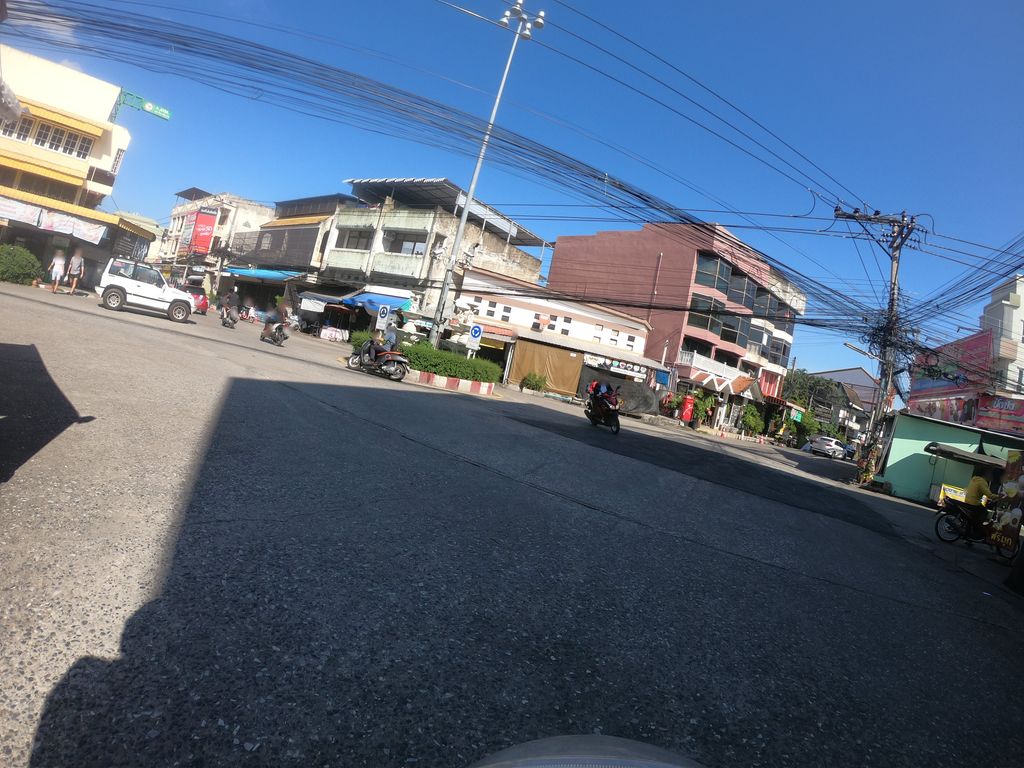 ภาพถนนตรงที่ เจียวตามใจ ตั้งอยู่ ถ่ายโดย chanuwath_grab พ.ศ. 2562 (2019) · A street-level view of where เจียวตามใจ · Chiaotamchai stands, by chanuwath_grab in 2562 (2019)