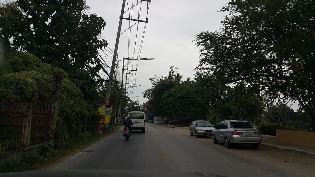 ภาพถนนตรงที่ เฮือนสุนทรี เวชานนท์ ตั้งอยู่ ถ่ายโดย jrcarlsen พ.ศ. 2559 (2016) · A street-level view of where เฮือนสุนทรี เวชานนท์ · Hueansunsi Wechanna stands, by jrcarlsen in 2559 (2016)