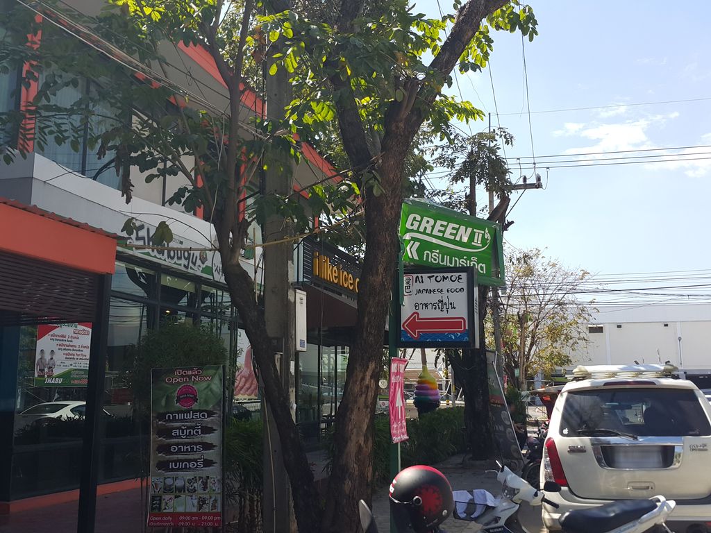 ภาพถนนตรงที่ หมอกมล ดึงหน้าชั้นลึก เชียงใหม่ ตั้งอยู่ ถ่ายโดย jrcarlsen พ.ศ. 2557 (2014) · A street-level view of where หมอกมล ดึงหน้าชั้นลึก เชียงใหม่ · Mo Kamon Duengna Chan Luek Chiang Mai stands, by jrcarlsen in 2557 (2014)