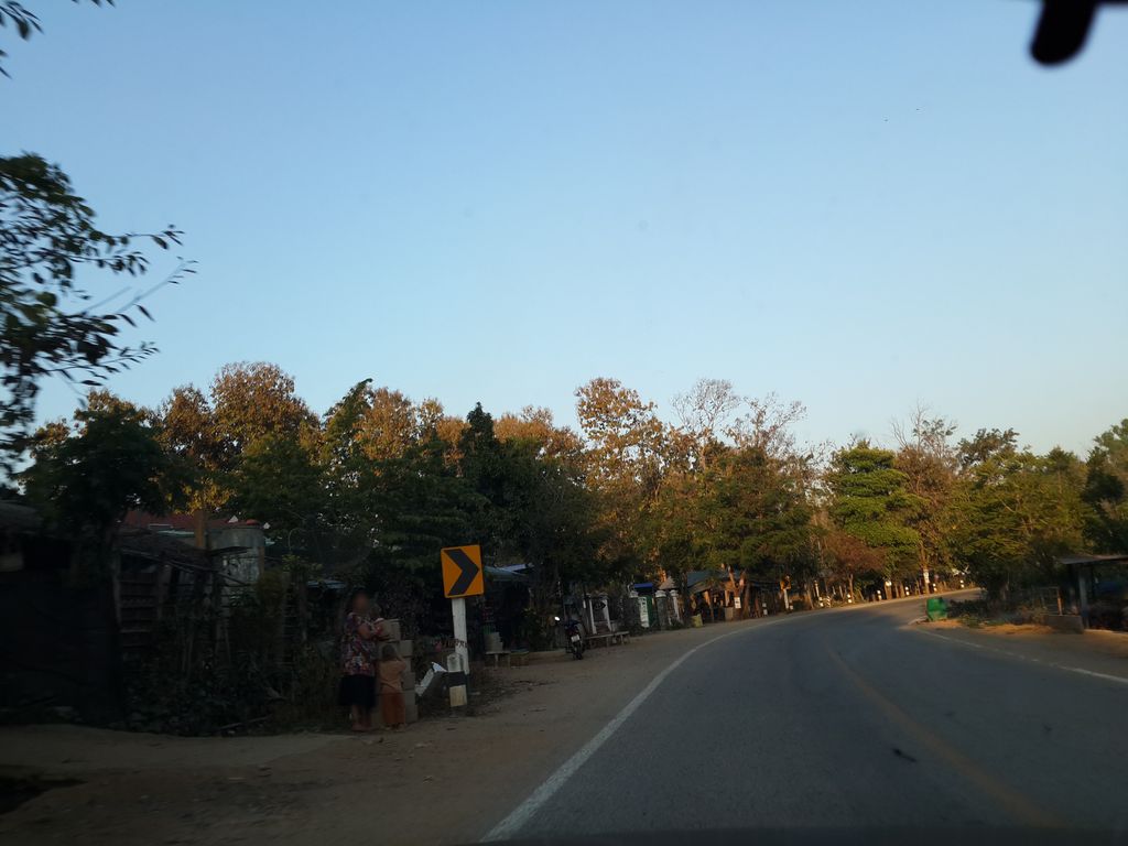 ภาพถนนตรงที่ บ้านปางควาย ตั้งอยู่ ถ่ายโดย mishari พ.ศ. 2558 (2015) · A street-level view of where บ้านปางควาย · Ban Pang Khwai stands, by mishari in 2558 (2015)