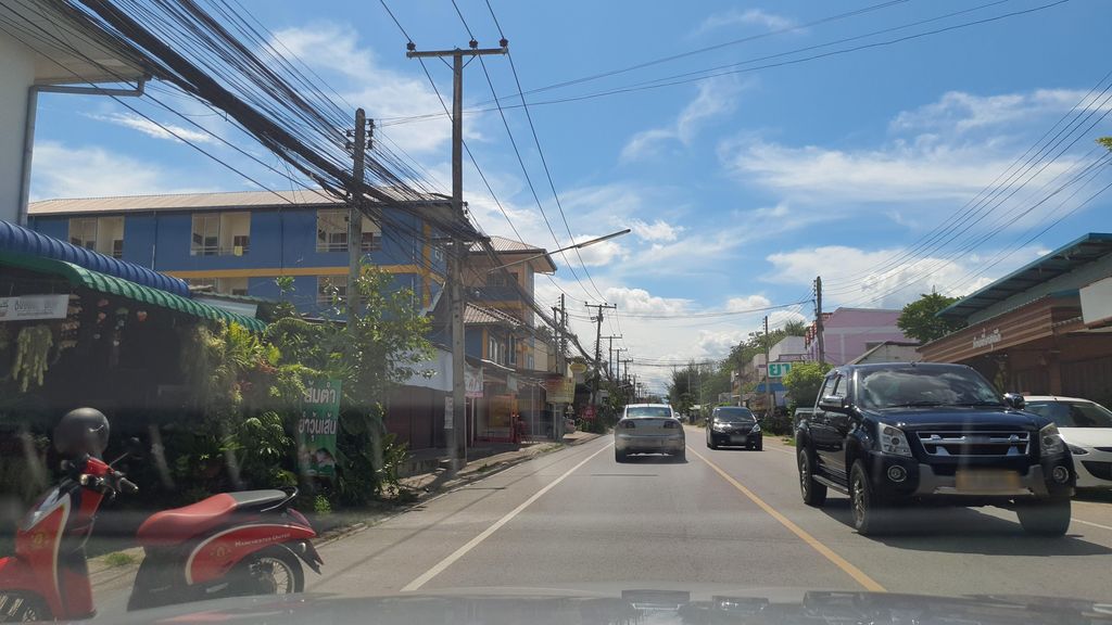 ภาพถนนตรงที่ Love in Coffee ตั้งอยู่ ถ่ายโดย jrcarlsen พ.ศ. 2564 (2021) · A street-level view of where Love in Coffee stands, by jrcarlsen in 2564 (2021)
