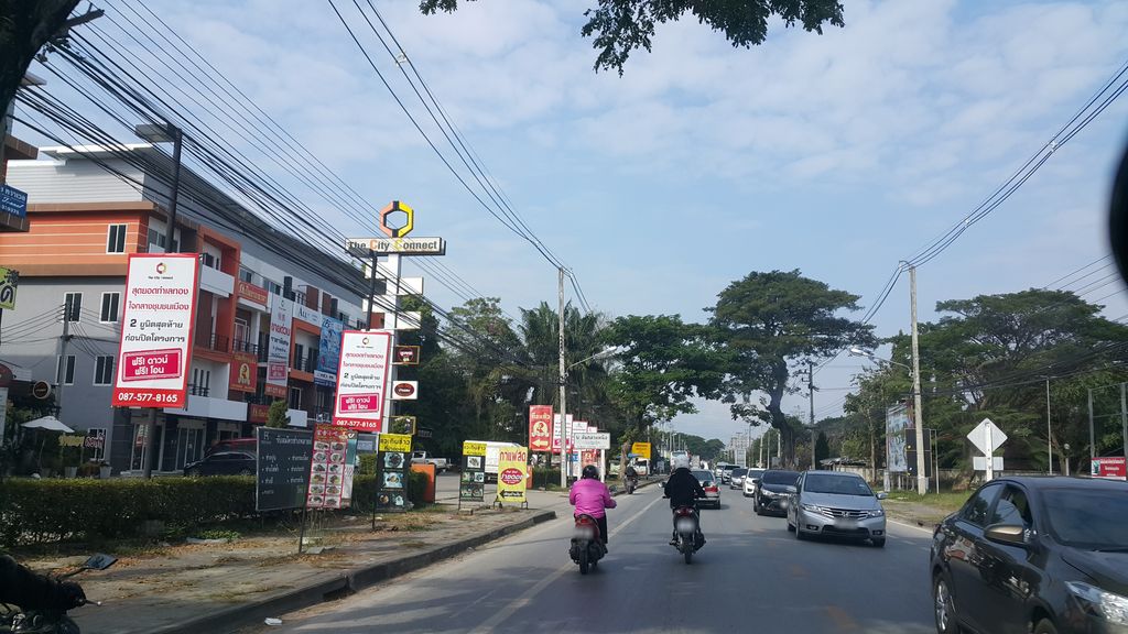 ภาพถนนตรงที่ ซีโร่บาร์แอนเรสเตอลอง ตั้งอยู่ ถ่ายโดย jrcarlsen พ.ศ. 2561 (2018) · A street-level view of where ซีโร่บาร์แอนเรสเตอลอง · C Ro Bar Aen Ret Toe Long stands, by jrcarlsen in 2561 (2018)