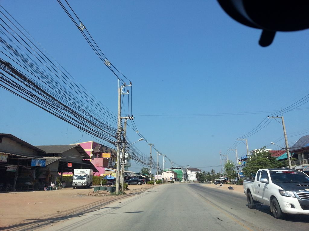 ภาพถนนตรงที่ ตั้มไอที ตั้งอยู่ ถ่ายโดย mishari พ.ศ. 2558 (2015) · A street-level view of where ตั้มไอที · Tamaithi stands, by mishari in 2558 (2015)