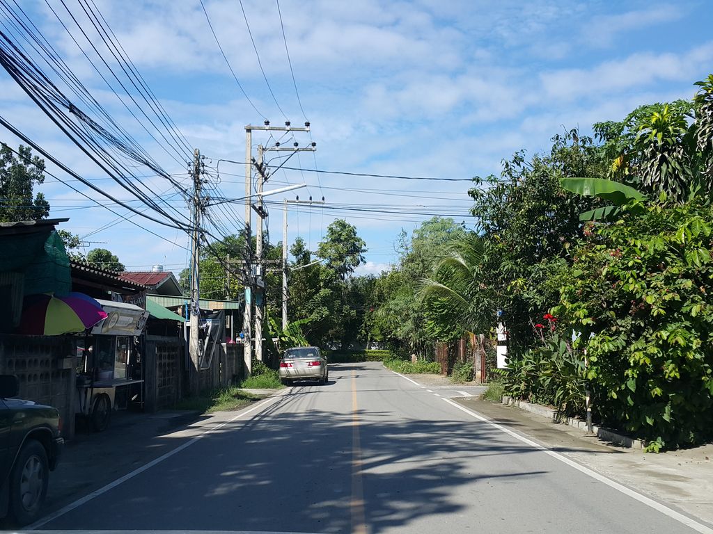 ภาพถนนตรงที่ Hexa Cerak ตั้งอยู่ ถ่ายโดย jrcarlsen พ.ศ. 2558 (2015) · A street-level view of where Hexa Cerak stands, by jrcarlsen in 2558 (2015)