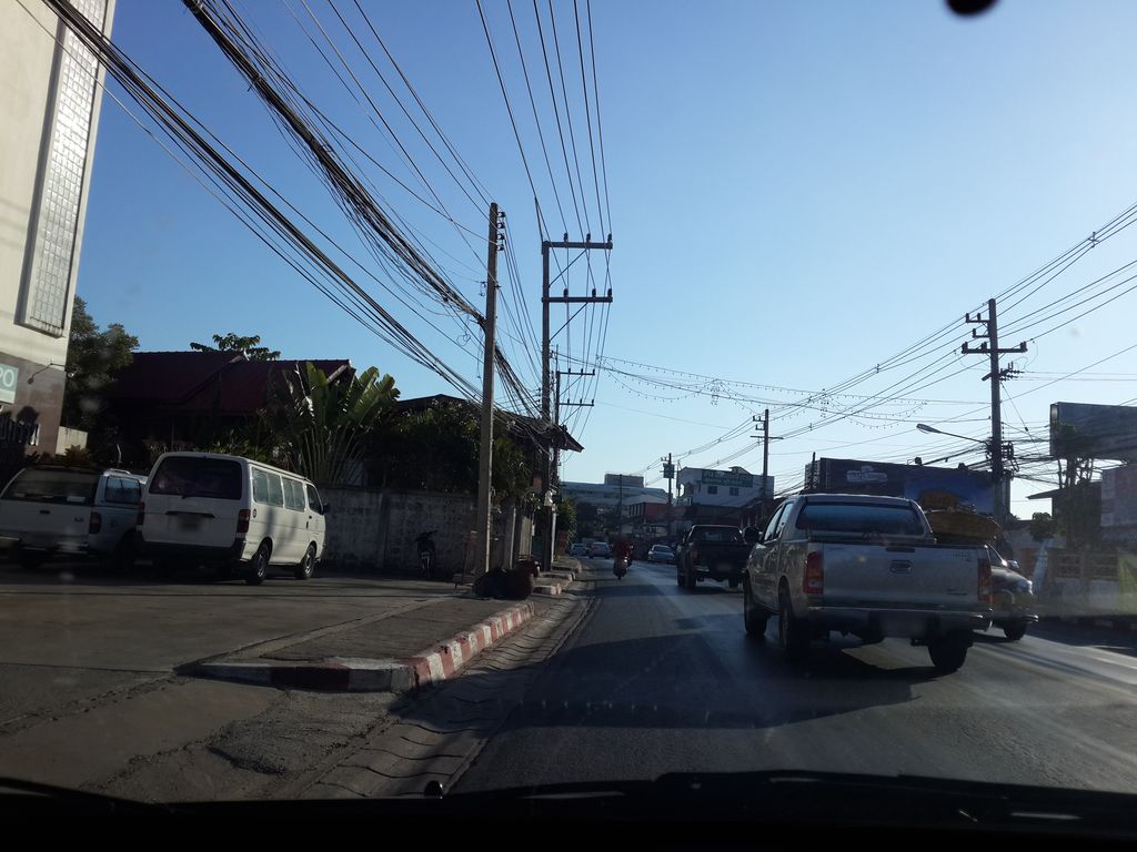 ภาพถนนตรงที่ หมูสวัสดี หางดง ตั้งอยู่ ถ่ายโดย mishari พ.ศ. 2557 (2014) · A street-level view of where หมูสวัสดี หางดง · Mutwatdi Hang Dong stands, by mishari in 2557 (2014)