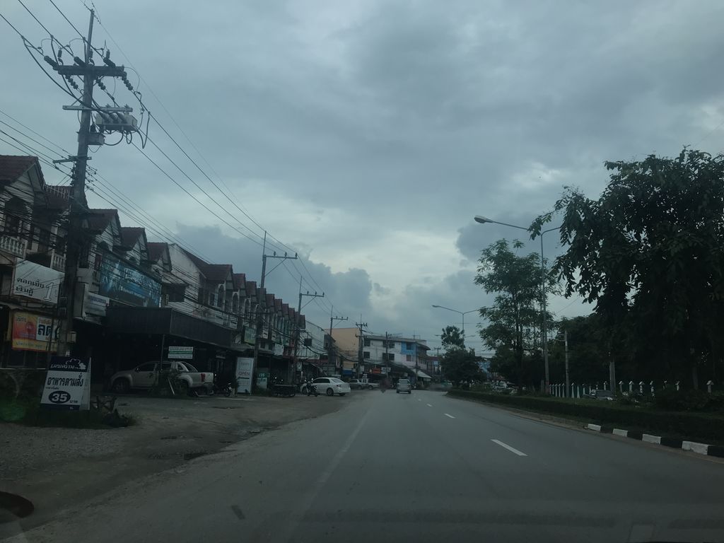 ภาพถนนตรงที่ คุณหมอบิวตี้แคร์แม่โจ้ ตั้งอยู่ ถ่ายโดย prasert พ.ศ. 2561 (2018) · A street-level view of where คุณหมอบิวตี้แคร์แม่โจ้ · Khunmo Beauty Care Mae Jo stands, by prasert in 2561 (2018)