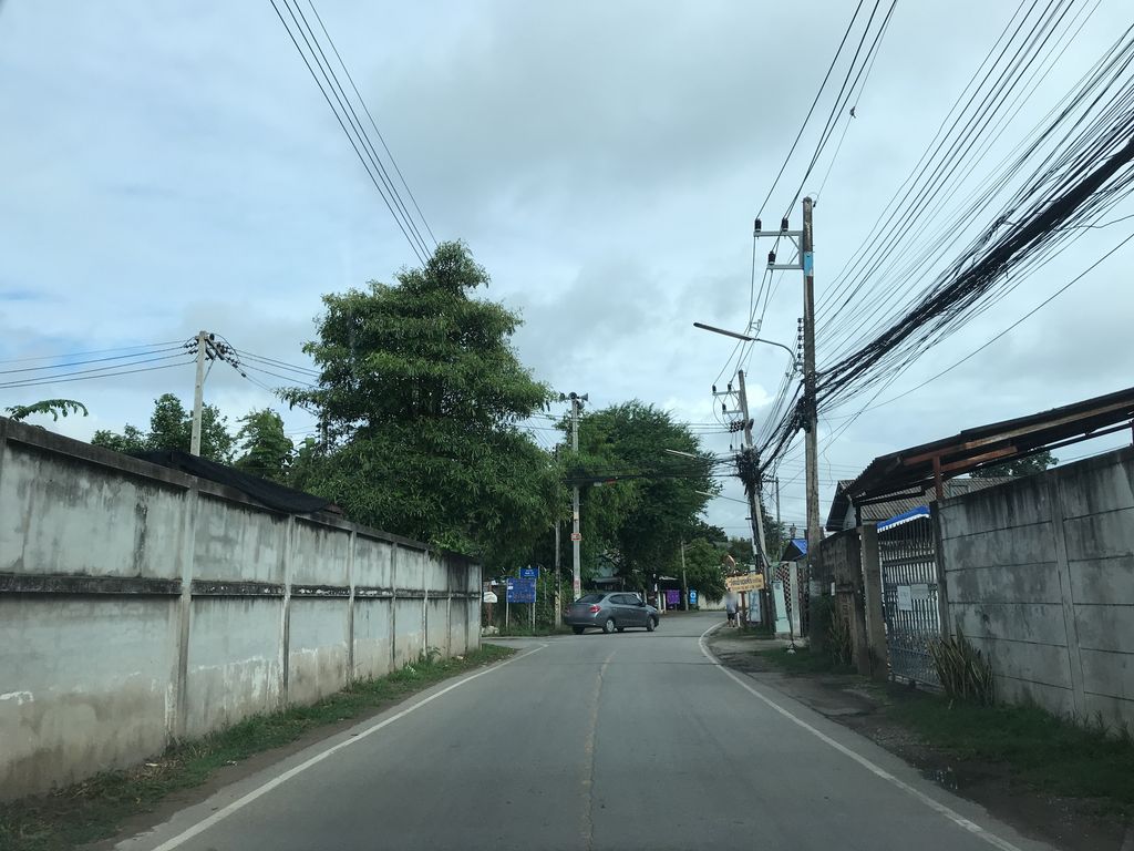 ภาพถนนตรงที่ ร้านเล็บ อินดี้เนล หนองหอย ตั้งอยู่ ถ่ายโดย prasert พ.ศ. 2561 (2018) · A street-level view of where ร้านเล็บ อินดี้เนล หนองหอย · Ran Lep Indie Nail Nong Hoi stands, by prasert in 2561 (2018)
