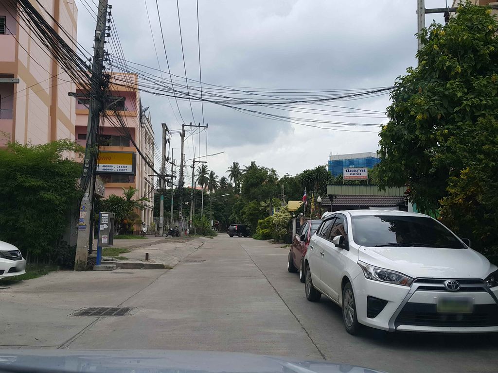 ภาพถนนตรงที่ Lobbyist Bar ตั้งอยู่ ถ่ายโดย jrcarlsen พ.ศ. 2558 (2015) · A street-level view of where Lobbyist Bar stands, by jrcarlsen in 2558 (2015)