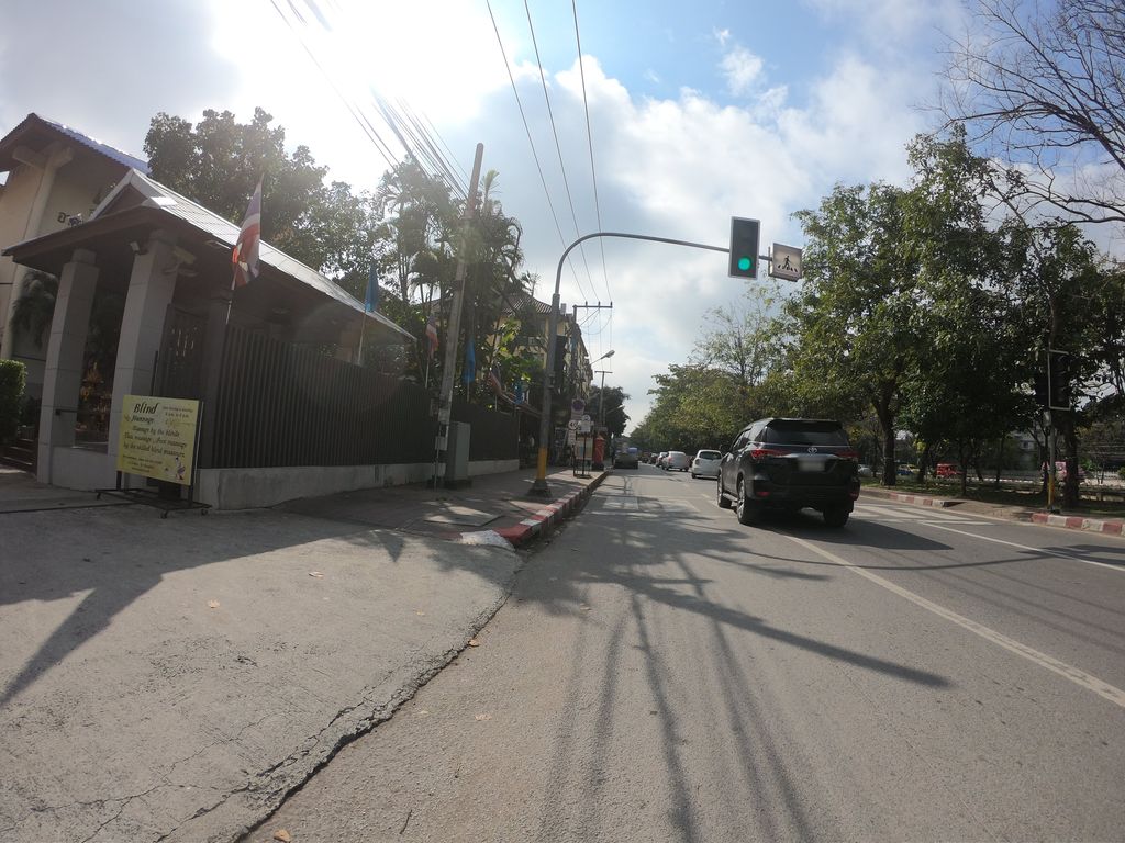 ภาพถนนตรงที่ Blind Massage - Northern School for the Blind ตั้งอยู่ ถ่ายโดย chanuwath_grab พ.ศ. 2562 (2019) · A street-level view of where Blind Massage - Northern School for the Blind stands, by chanuwath_grab in 2562 (2019)