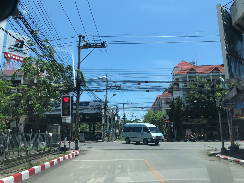 ภาพถนนตรงที่ โจ๊กนายแว่น ตั้งอยู่ ถ่ายโดย prasert พ.ศ. 2561 (2018) · A street-level view of where โจ๊กนายแว่น · Choknaiwaen stands, by prasert in 2561 (2018)