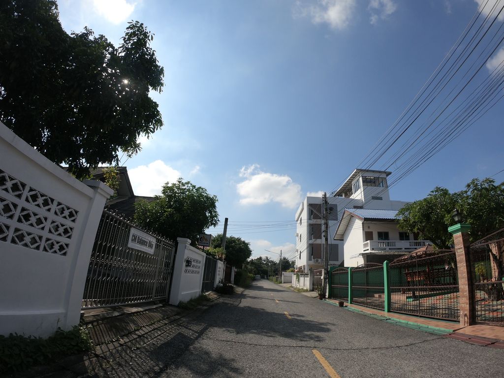 ภาพถนนตรงที่ CM Balance Bike ตั้งอยู่ ถ่ายโดย chanuwath_grab พ.ศ. 2562 (2019) · A street-level view of where CM Balance Bike stands, by chanuwath_grab in 2562 (2019)