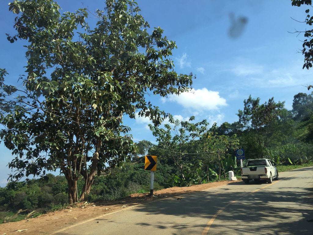 ภาพถนนตรงที่ แคมป์คุณชาย ตั้งอยู่ ถ่ายโดย kyoko พ.ศ. 2562 (2019) · A street-level view of where แคมป์คุณชาย · Camp Khunchai stands, by kyoko in 2562 (2019)