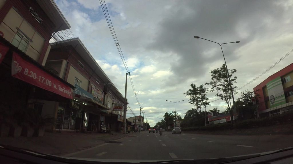 ภาพถนนตรงที่ Kaffeine Coffee ตั้งอยู่ ถ่ายโดย kaart_3 พ.ศ. 2562 (2019) · A street-level view of where Kaffeine Coffee stands, by kaart_3 in 2562 (2019)