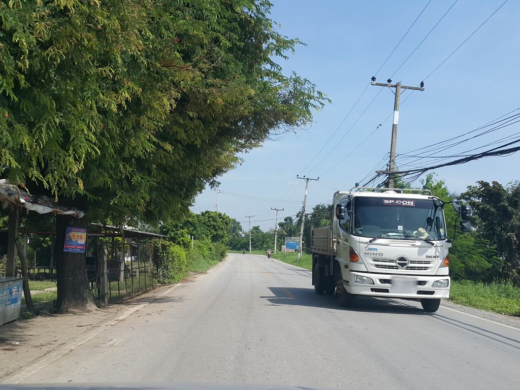 ภาพถนนตรงที่ Nim บิวตี้ ตั้งอยู่ ถ่ายโดย jrcarlsen พ.ศ. 2558 (2015) · A street-level view of where Nim บิวตี้ stands, by jrcarlsen in 2558 (2015)