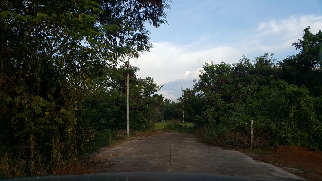 ภาพถนนตรงที่ มลชัยรุ่งเรืองทรัพย์ รับเหมาสร้างบ้าน ต่อเติม รีโนเวท ไฟฟ้า ครบจบที่เดียว ตั้งอยู่ ถ่ายโดย jrcarlsen พ.ศ. 2559 (2016) · A street-level view of where มลชัยรุ่งเรืองทรัพย์ รับเหมาสร้างบ้าน ต่อเติม รีโนเวท ไฟฟ้า ครบจบที่เดียว · Mon Chai Rungrueang Sap Rapmao Sang Ban Totoem Rinowet Faifa Khrop Chopthidiao stands, by jrcarlsen in 2559 (2016)
