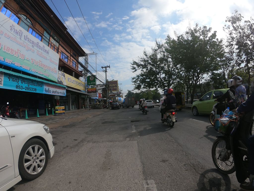 ภาพถนนตรงที่ Falida Chicken Biryani ตั้งอยู่ ถ่ายโดย chanuwath_grab พ.ศ. 2562 (2019) · A street-level view of where Falida Chicken Biryani stands, by chanuwath_grab in 2562 (2019)