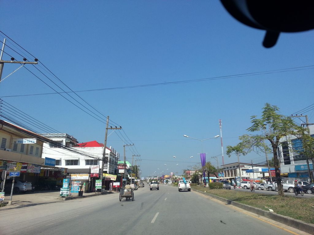 ภาพถนนตรงที่ เงินติดล้อ ไชยปราการ ตั้งอยู่ ถ่ายโดย mishari พ.ศ. 2558 (2015) · A street-level view of where เงินติดล้อ ไชยปราการ · Ngoen Tit Lo Chai Prakan stands, by mishari in 2558 (2015)
