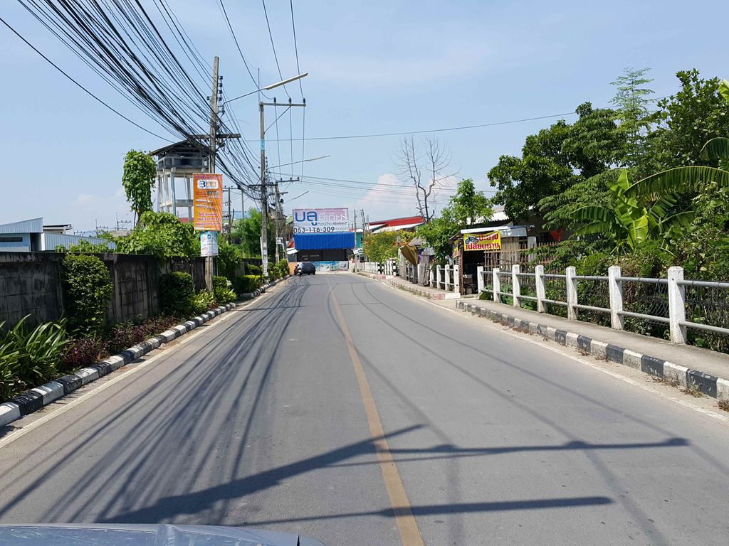 ภาพถนนตรงที่ GUDBA ตั้งอยู่ ถ่ายโดย jrcarlsen พ.ศ. 2558 (2015) · A street-level view of where GUDBA stands, by jrcarlsen in 2558 (2015)