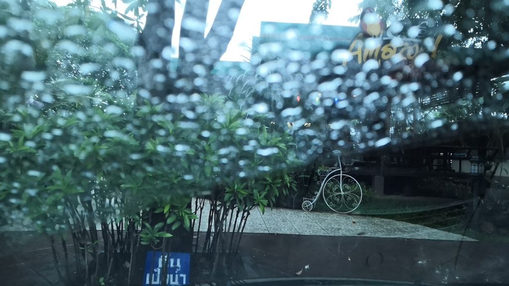 ภาพถนนตรงที่ Café Amazon ตั้งอยู่ ถ่ายโดย charlesano พ.ศ. 2561 (2018) · A street-level view of where Café Amazon stands, by charlesano in 2561 (2018)