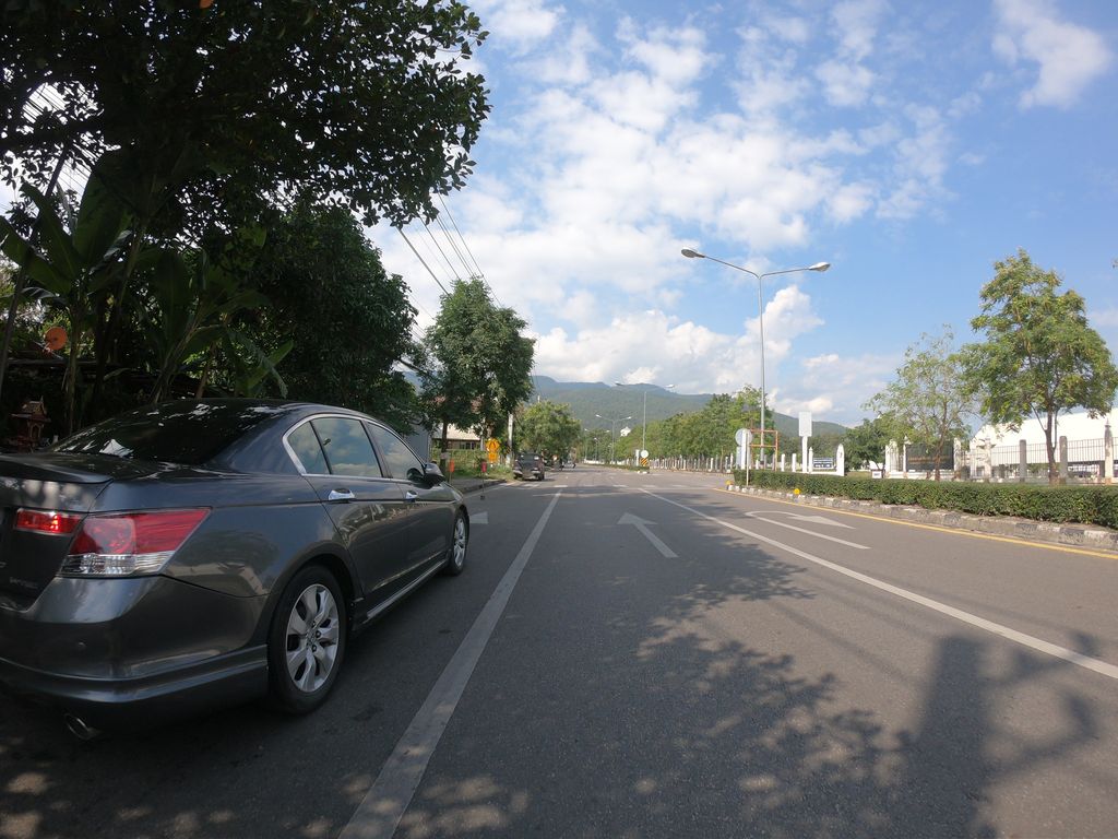 ภาพถนนตรงที่ DS SLOW BAR Coffee ตั้งอยู่ ถ่ายโดย chanuwath_grab พ.ศ. 2562 (2019) · A street-level view of where DS SLOW BAR Coffee stands, by chanuwath_grab in 2562 (2019)