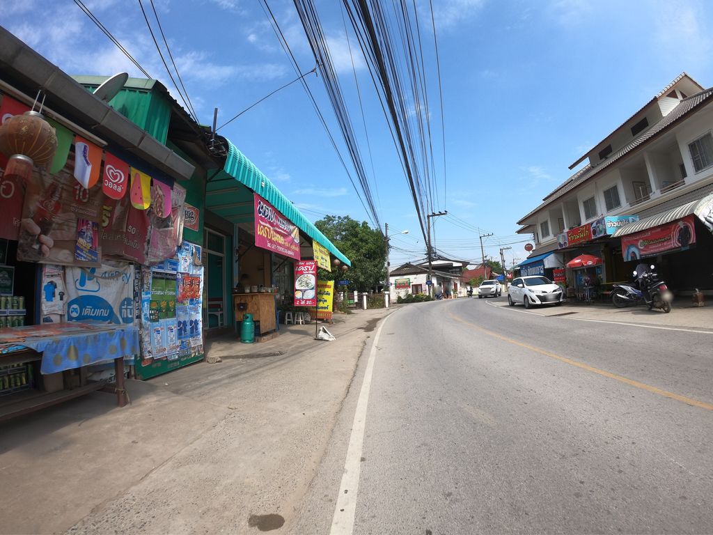 ภาพถนนตรงที่ บ้านยาหนองจ๊อม ตั้งอยู่ ถ่ายโดย chanuwath_grab พ.ศ. 2562 (2019) · A street-level view of where บ้านยาหนองจ๊อม · Ban Ya Nongchom stands, by chanuwath_grab in 2562 (2019)