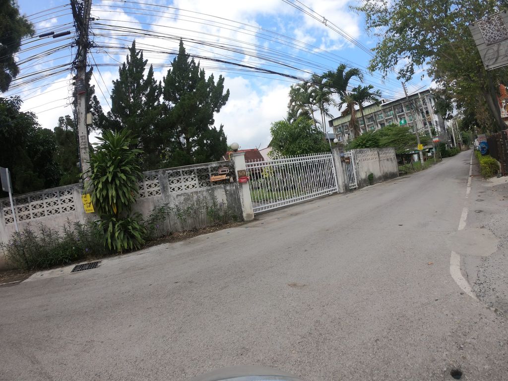 ภาพถนนตรงที่ S48 ตั้งอยู่ ถ่ายโดย chanuwath_grab พ.ศ. 2562 (2019) · A street-level view of where S48 stands, by chanuwath_grab in 2562 (2019)