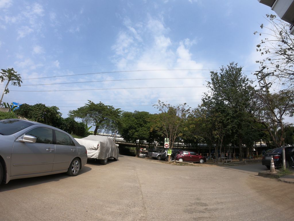 ภาพถนนตรงที่ Mew clinic by dr James ตั้งอยู่ ถ่ายโดย chanuwath_grab พ.ศ. 2562 (2019) · A street-level view of where Mew clinic by dr James stands, by chanuwath_grab in 2562 (2019)