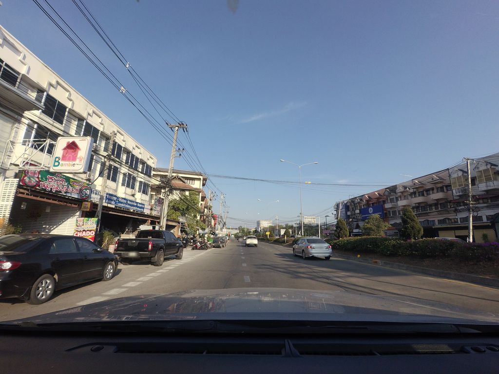 ภาพถนนตรงที่ ชะโด หมูจุ่มบุฟเฟต์ 99 ตั้งอยู่ ถ่ายโดย mishari พ.ศ. 2564 (2021) · A street-level view of where ชะโด หมูจุ่มบุฟเฟต์ 99 · Chado Muchum Buffet 99 stands, by mishari in 2564 (2021)