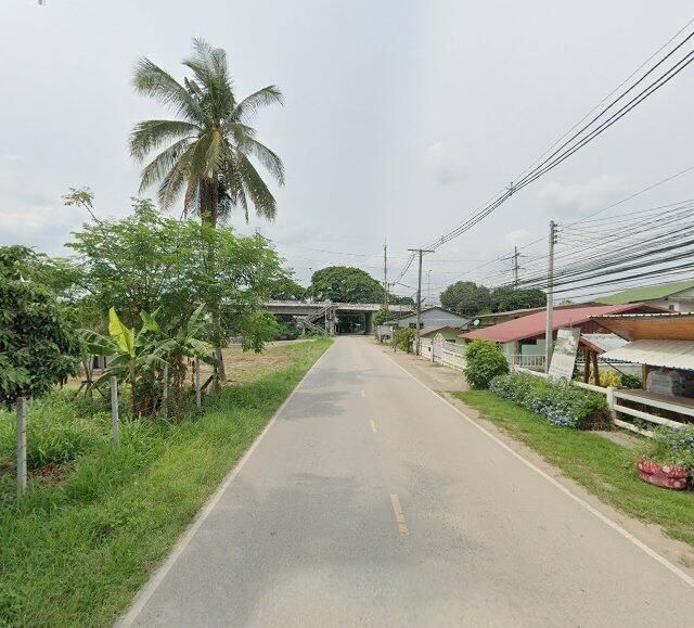 ภาพถนนตรงที่ Yimsoo Farm at Maerim ตั้งอยู่ ถ่ายโดย fuse พ.ศ. 2563 (2020) · A street-level view of where Yimsoo Farm at Maerim stands, by fuse in 2563 (2020)