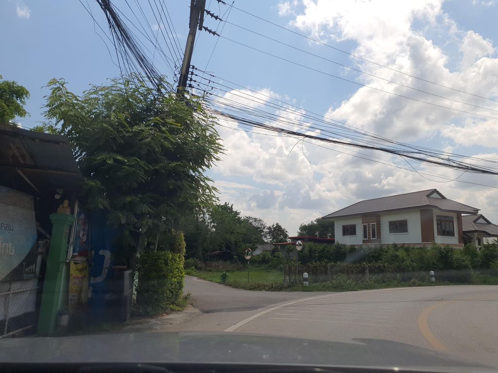 ภาพถนนตรงที่ ร้านอะตอมช็อป ตั้งอยู่ ถ่ายโดย jrcarlsen พ.ศ. 2566 (2023) · A street-level view of where ร้านอะตอมช็อป · Ran Atom Shop stands, by jrcarlsen in 2566 (2023)