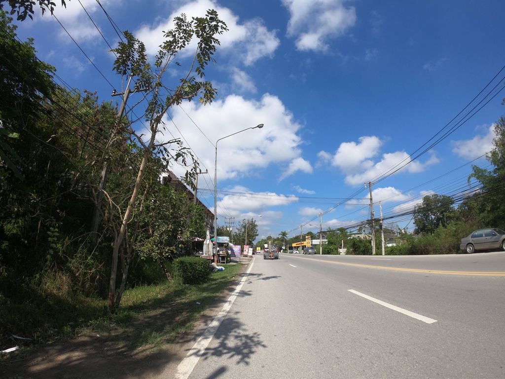 ภาพถนนตรงที่ หม่าล่า 1988 ตั้งอยู่ ถ่ายโดย chanuwath_grab พ.ศ. 2562 (2019) · A street-level view of where หม่าล่า 1988 · Mala 1988 stands, by chanuwath_grab in 2562 (2019)