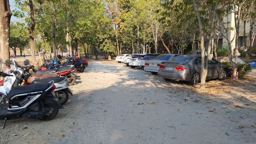 ภาพถนนตรงที่ Biot Agro-CMU ตั้งอยู่ ถ่ายโดย jrcarlsen พ.ศ. 2566 (2023) · A street-level view of where Biot Agro-CMU stands, by jrcarlsen in 2566 (2023)